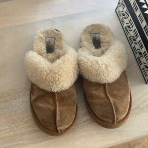 Ugg Slippers Girls Size 5